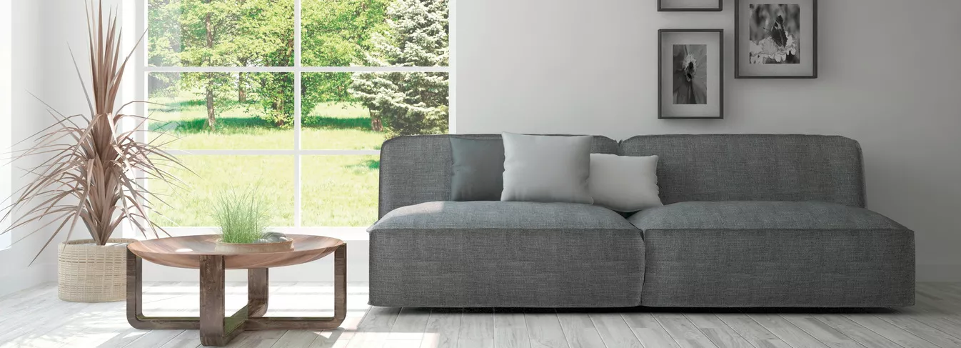 phơi sofa ở nơi thoáng mát có nắng giúp chống ẩm mốc