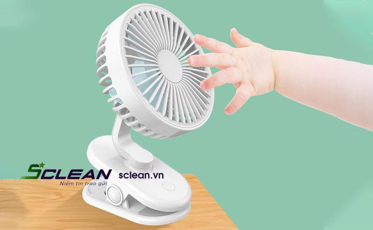 Hạn chế cho trẻ em sử dụng quạt mini cầm tay