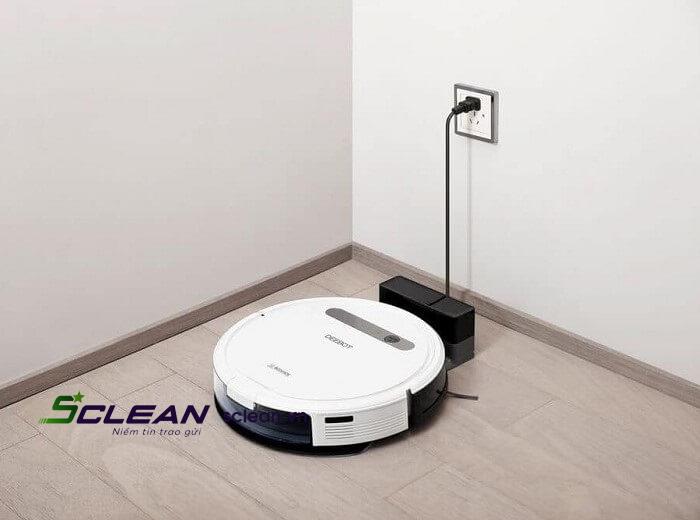 Sạc đầy pin robot hút bụi trước khi cho máy hoạt động